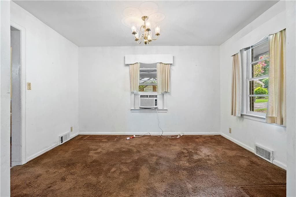 3 bedroom, 1 bathroom, 1,049 sq ft single family residence for sale at 2592 Woodridge Drive, Decatur, GA 30033 — photo 8
