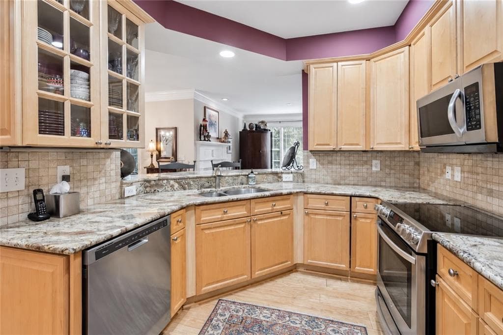 3 bedroom, 3 bathroom, 1,671 sq ft condominium for sale at 4100 Paces Walk 4101, Atlanta, GA 30339 — photo 3