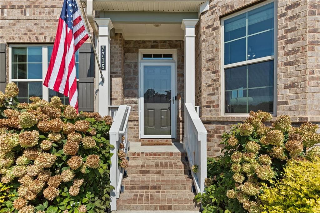 6 bedroom, 5 bathroom, 6,234 sq ft single family residence for sale at 7715 Tiberon Parkway, Cumming, GA 30028 — photo 8