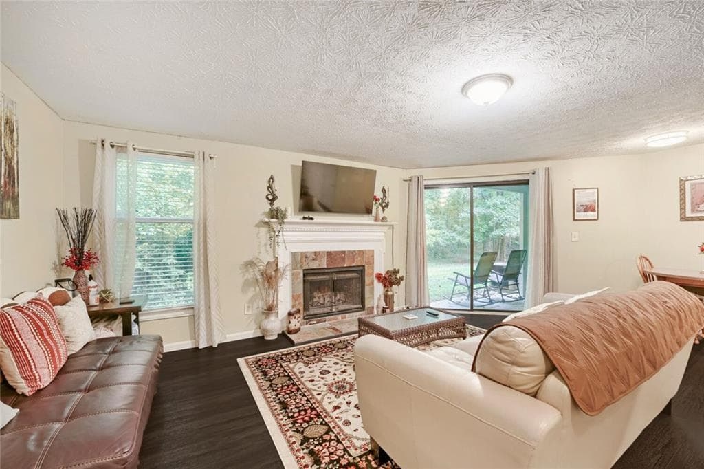 2 bedroom, 2 bathroom, 1,054 sq ft condominium for sale at 6351 Wedgeview Court, Tucker, GA 30084 — photo 4