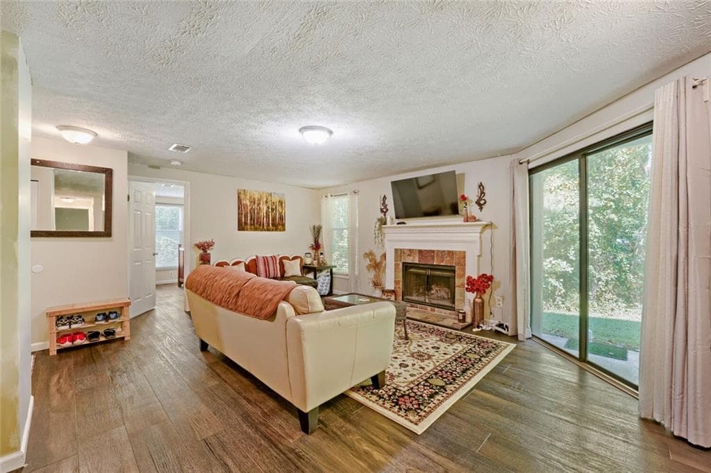 2 bedroom, 2 bathroom, 1,054 sq ft condominium for sale at 6351 Wedgeview Court, Tucker, GA 30084 — photo 5