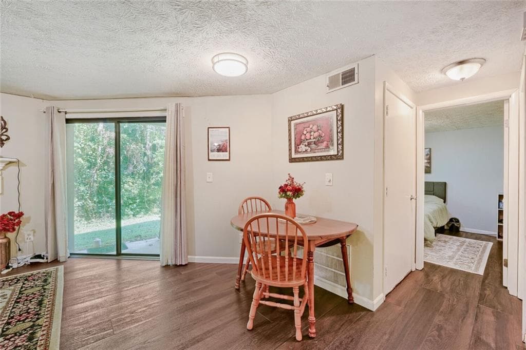 2 bedroom, 2 bathroom, 1,054 sq ft condominium for sale at 6351 Wedgeview Court, Tucker, GA 30084 — photo 10