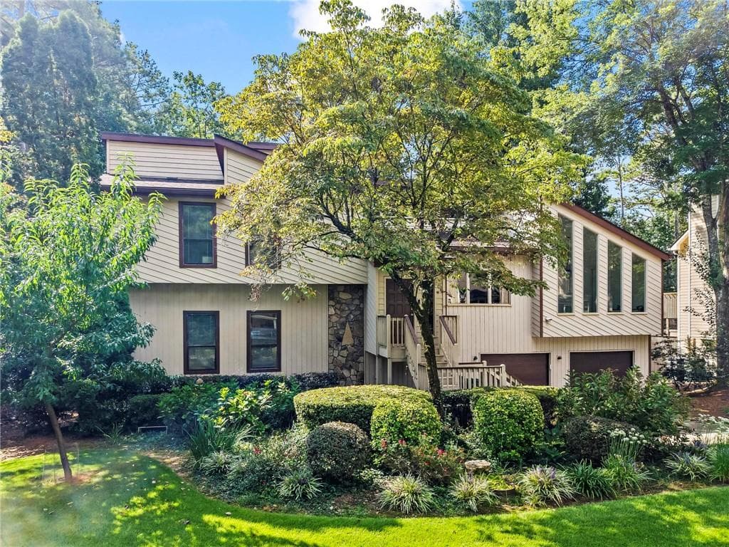 4 bedroom, 3 bathroom, 2,925 sq ft single family residence under contract at 1563 Sandpoint Drive, Roswell, GA 30075 — photo 2