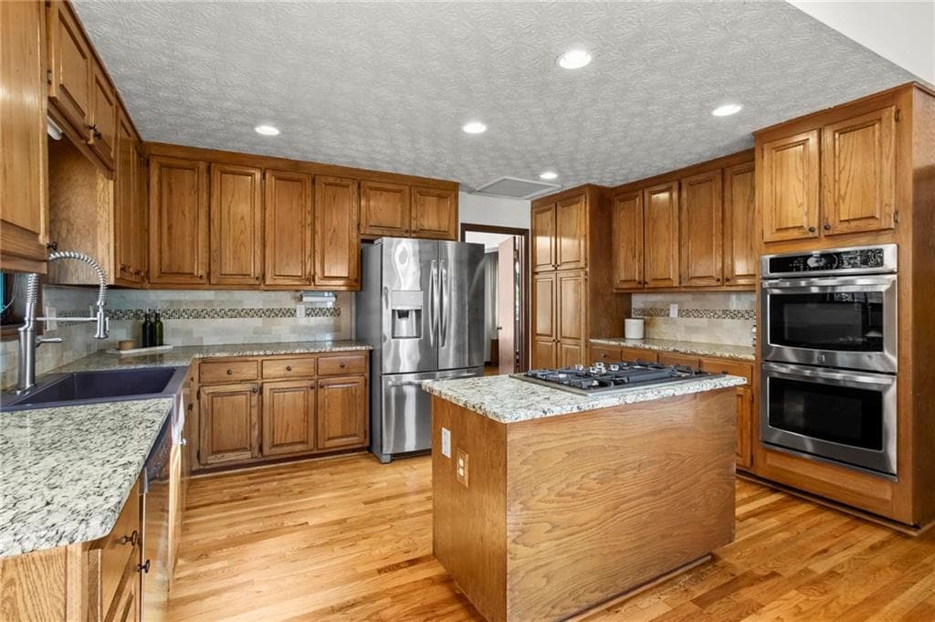 4 bedroom, 3 bathroom, 2,925 sq ft single family residence under contract at 1563 Sandpoint Drive, Roswell, GA 30075 — photo 9