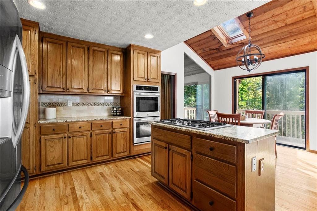 4 bedroom, 3 bathroom, 2,925 sq ft single family residence under contract at 1563 Sandpoint Drive, Roswell, GA 30075 — photo 10