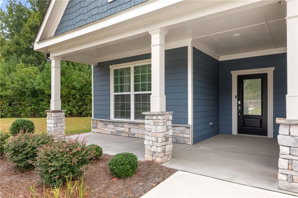 3 bedroom, 4 bathroom, 2,561 sq ft single family residence for sale at 14 Candleberry Way, Sharpsburg, GA 30277 — photo 3