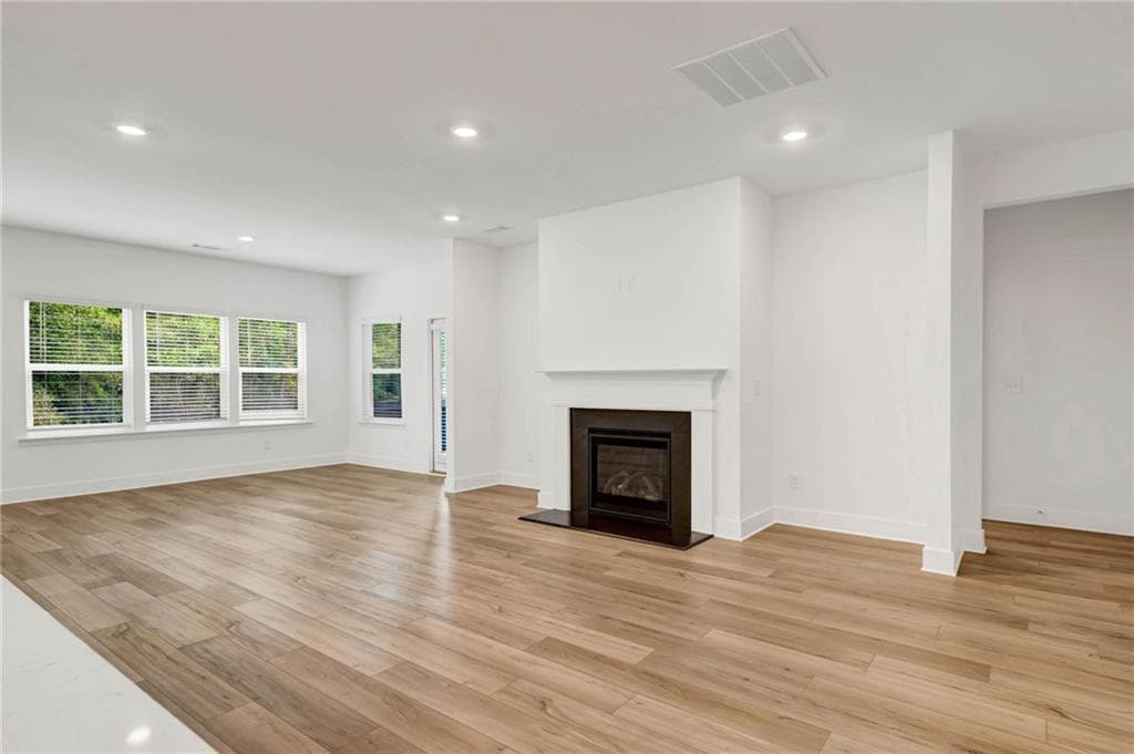 3 bedroom, 4 bathroom, 2,561 sq ft single family residence for sale at 14 Candleberry Way, Sharpsburg, GA 30277 — photo 6