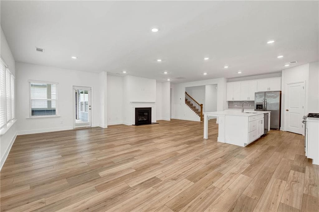 3 bedroom, 4 bathroom, 2,561 sq ft single family residence for sale at 14 Candleberry Way, Sharpsburg, GA 30277 — photo 8