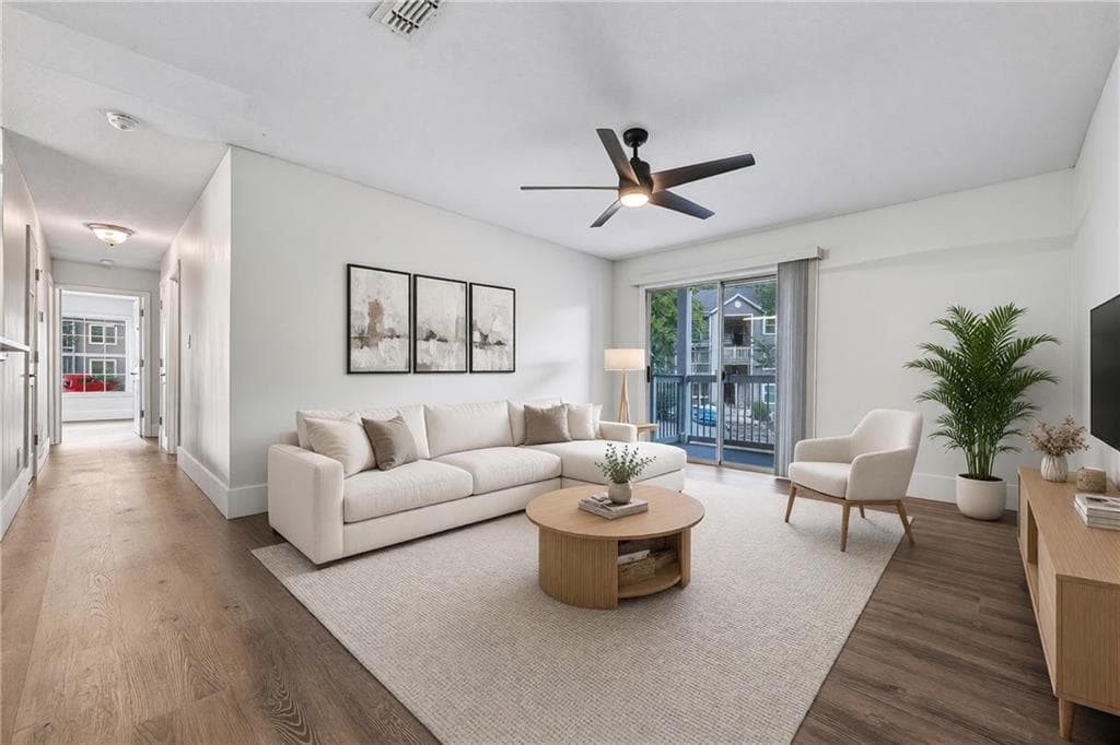 3 bedroom, 2 bathroom, 1,260 sq ft condominium for sale at 7207 Santa Fe Parkway, Sandy Springs, GA 30350 — photo 2