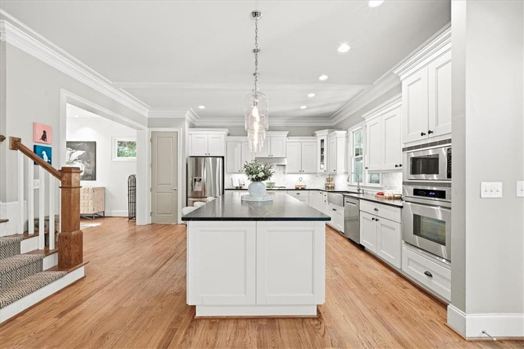 5 bedroom, 4 bathroom, 3,713 sq ft single family residence under contract at 2218 Humility Lane, Atlanta, GA 30319 — photo 8