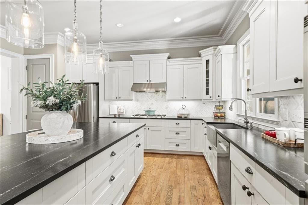 5 bedroom, 4 bathroom, 3,713 sq ft single family residence under contract at 2218 Humility Lane, Atlanta, GA 30319 — photo 10