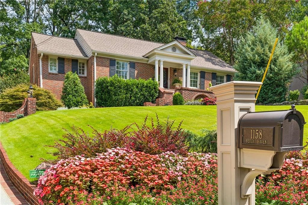 3 bedroom, 2 bathroom, 2,393 sq ft single family residence under contract at 1158 Beech Haven Road, Atlanta, GA 30324 — photo 2