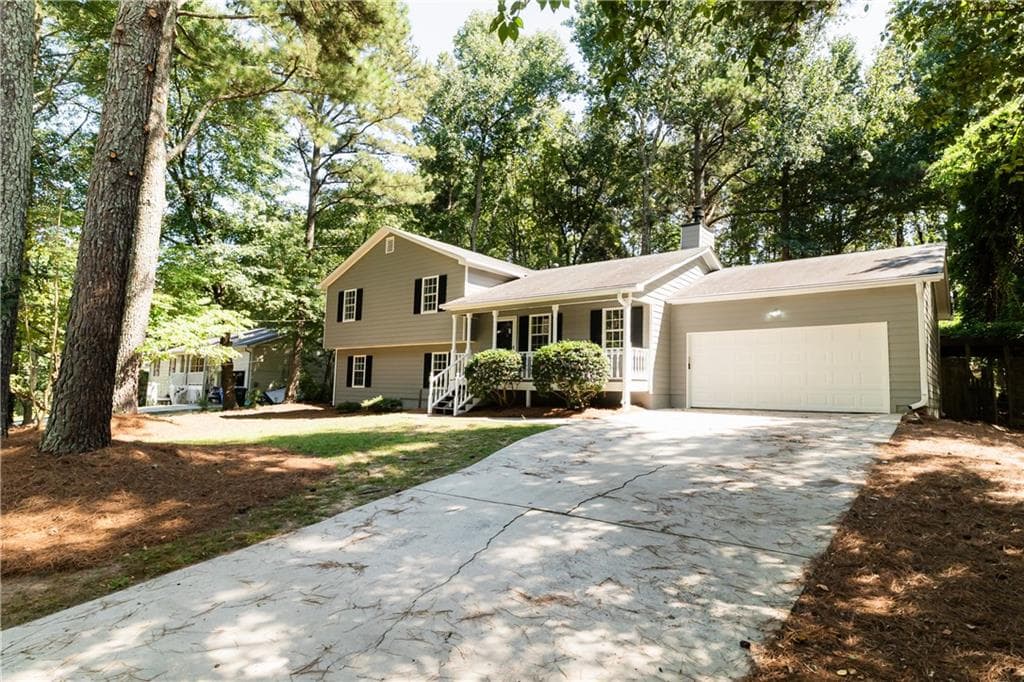 4 bedroom, 2 bathroom, 2,216 sq ft single family residence for sale at 2340 Rockwell Drive, Buford, GA 30519 — photo 4