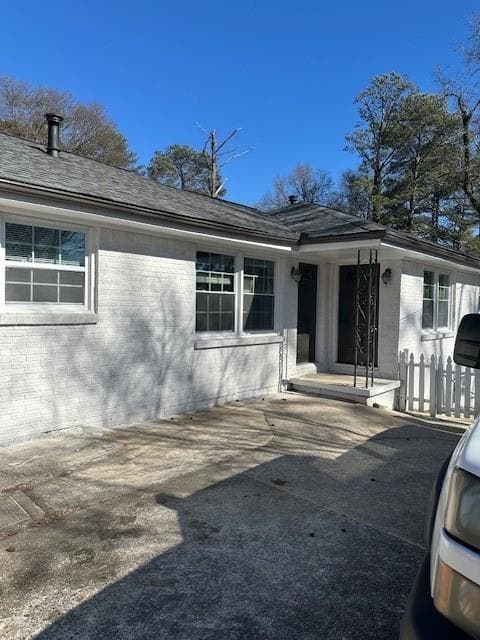 duplex under contract at 118 N Woodland Drive, Atlanta, GA 30340 — photo 2