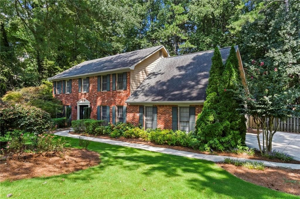 5 bedroom, 3 bathroom, 3,377 sq ft single family residence for sale at 2720 Country Lane, Marietta, GA 30062 — photo 2
