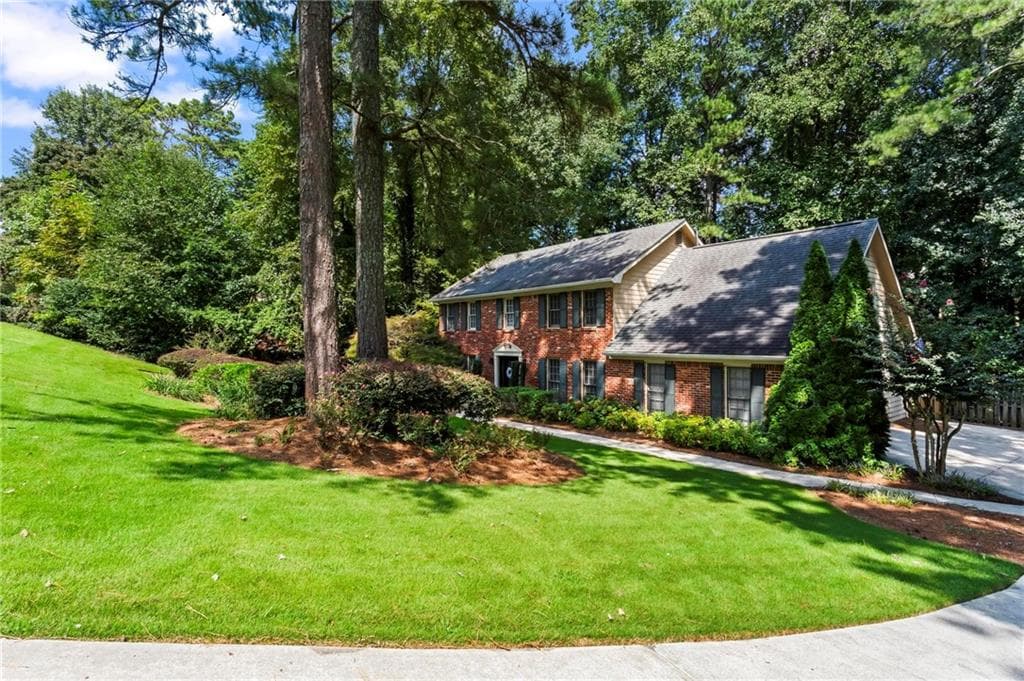 5 bedroom, 3 bathroom, 3,377 sq ft single family residence for sale at 2720 Country Lane, Marietta, GA 30062 — photo 3