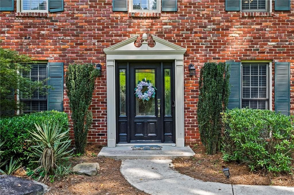 5 bedroom, 3 bathroom, 3,377 sq ft single family residence for sale at 2720 Country Lane, Marietta, GA 30062 — photo 4