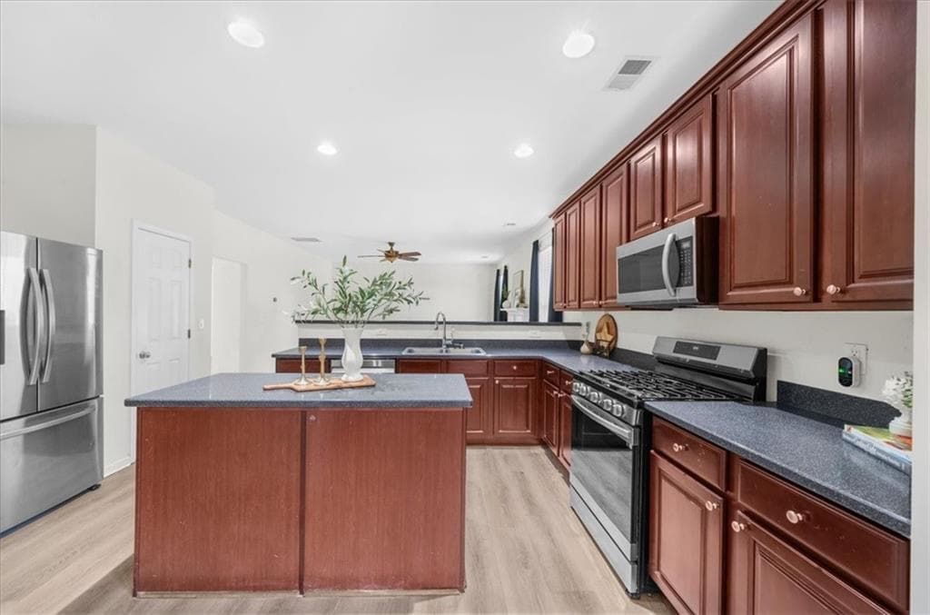 4 bedroom, 3 bathroom, 2,595 sq ft single family residence for sale at 2627 Peach Shoals Circle, Dacula, GA 30019 — photo 3