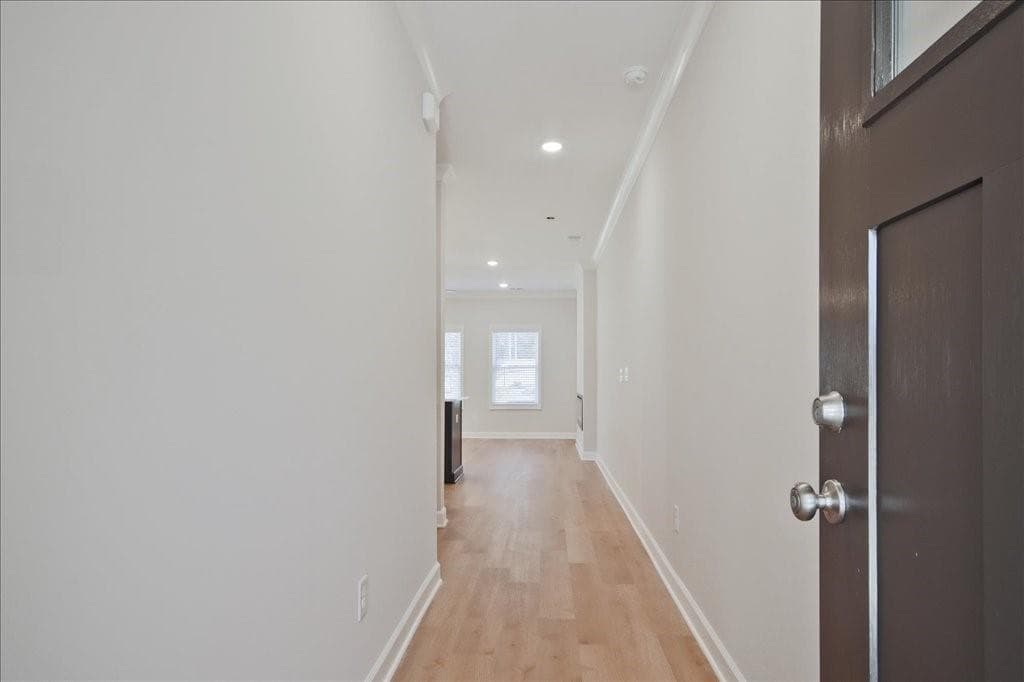 3 bedroom, 3 bathroom, 1,805 sq ft townhouse for sale at 686 Sunstone Lane, Lawrenceville, GA 30043 — photo 5