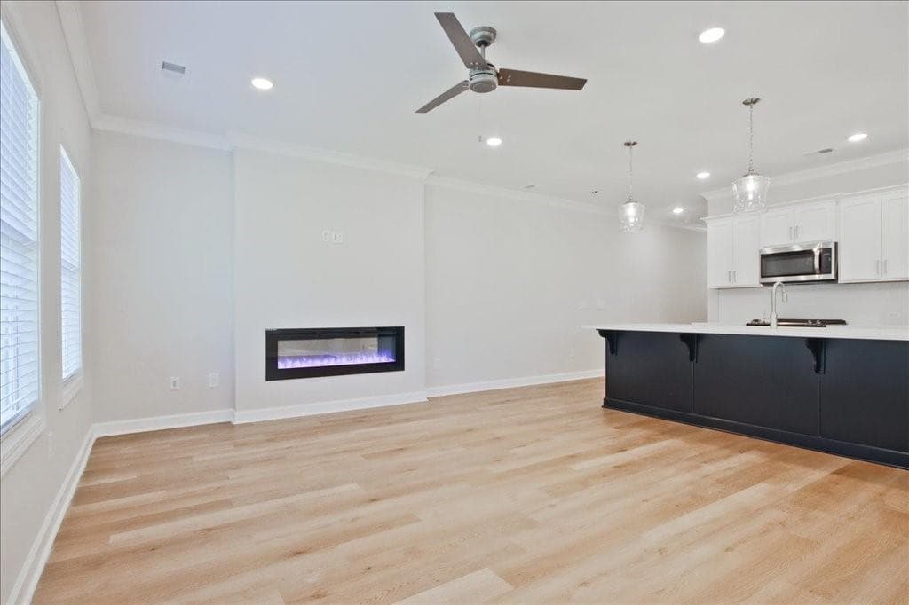 3 bedroom, 3 bathroom, 1,805 sq ft townhouse for sale at 686 Sunstone Lane, Lawrenceville, GA 30043 — photo 7