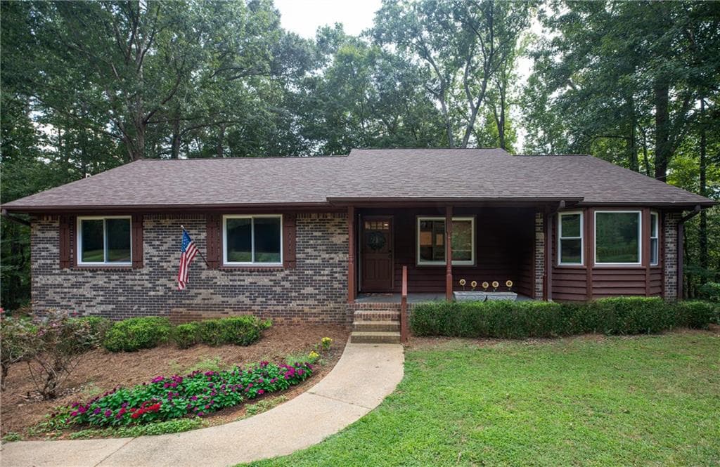 3 bedroom, 3 bathroom, 2,062 sq ft single family residence for sale at 4512 Creekwood Circle, Kennesaw, GA 30152
