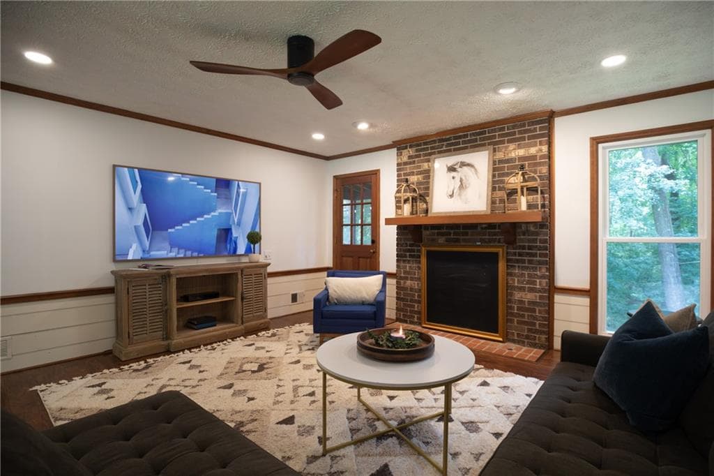 3 bedroom, 3 bathroom, 2,062 sq ft single family residence for sale at 4512 Creekwood Circle, Kennesaw, GA 30152 — photo 4