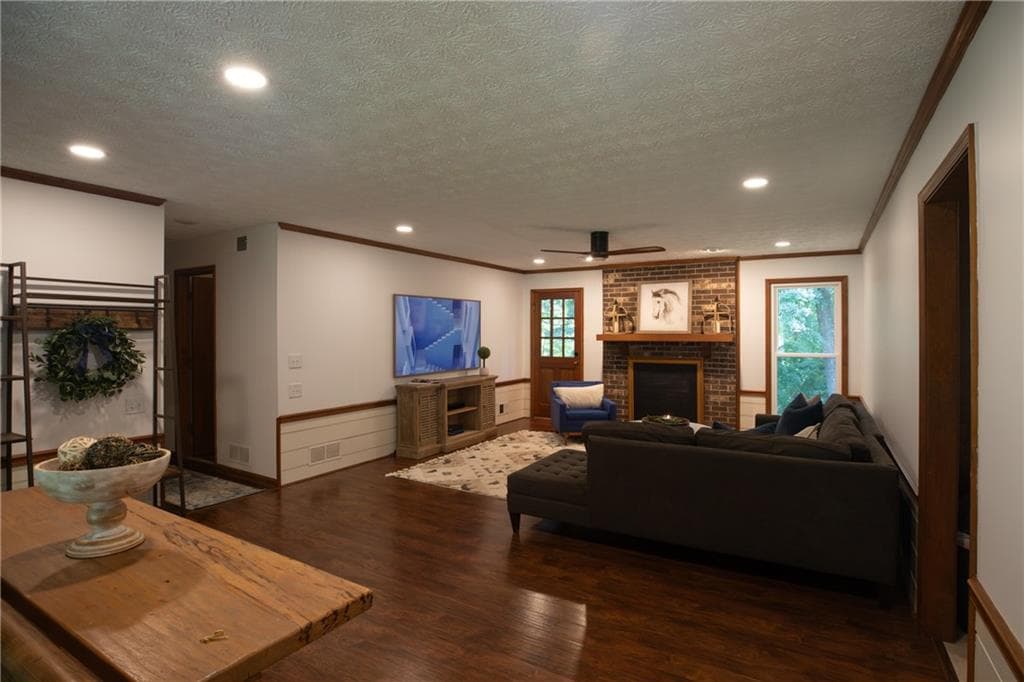 3 bedroom, 3 bathroom, 2,062 sq ft single family residence for sale at 4512 Creekwood Circle, Kennesaw, GA 30152 — photo 6