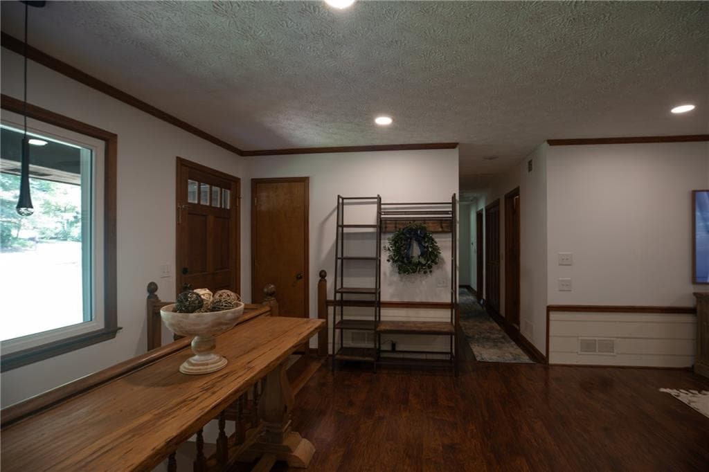 3 bedroom, 3 bathroom, 2,062 sq ft single family residence for sale at 4512 Creekwood Circle, Kennesaw, GA 30152 — photo 7