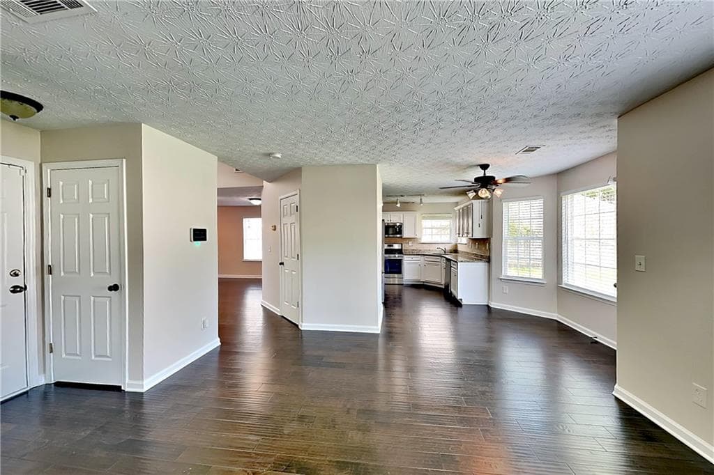 4 bedroom, 3 bathroom, 2,082 sq ft single family residence for rent at 34 Belmont Park Drive, Newnan, GA 30263 for $2,000 a month — photo 3