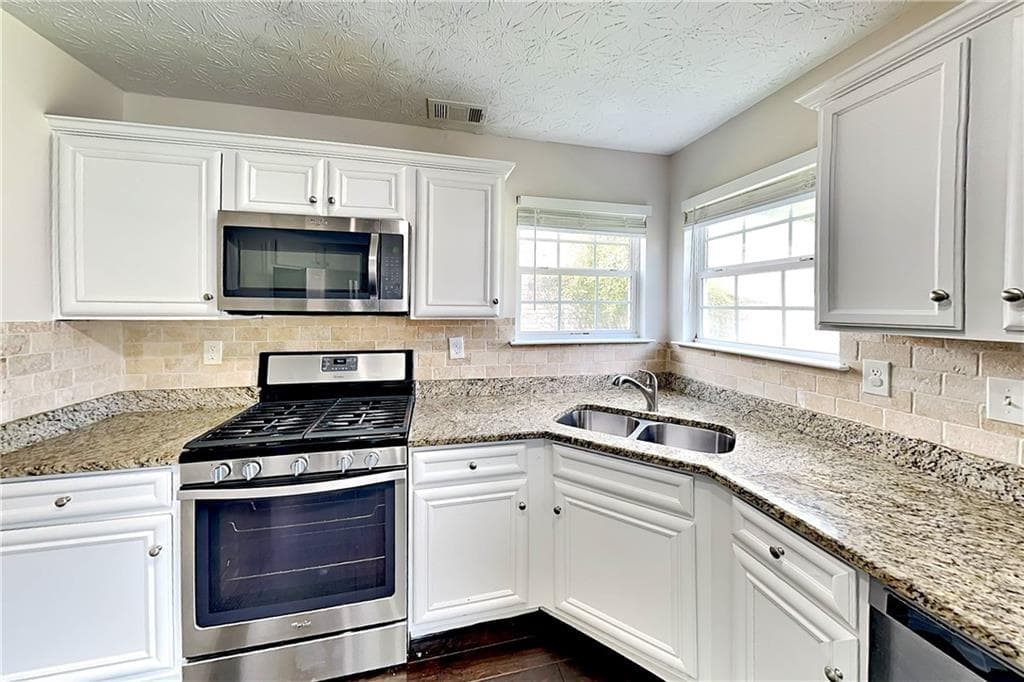 4 bedroom, 3 bathroom, 2,082 sq ft single family residence for rent at 34 Belmont Park Drive, Newnan, GA 30263 for $2,000 a month — photo 4