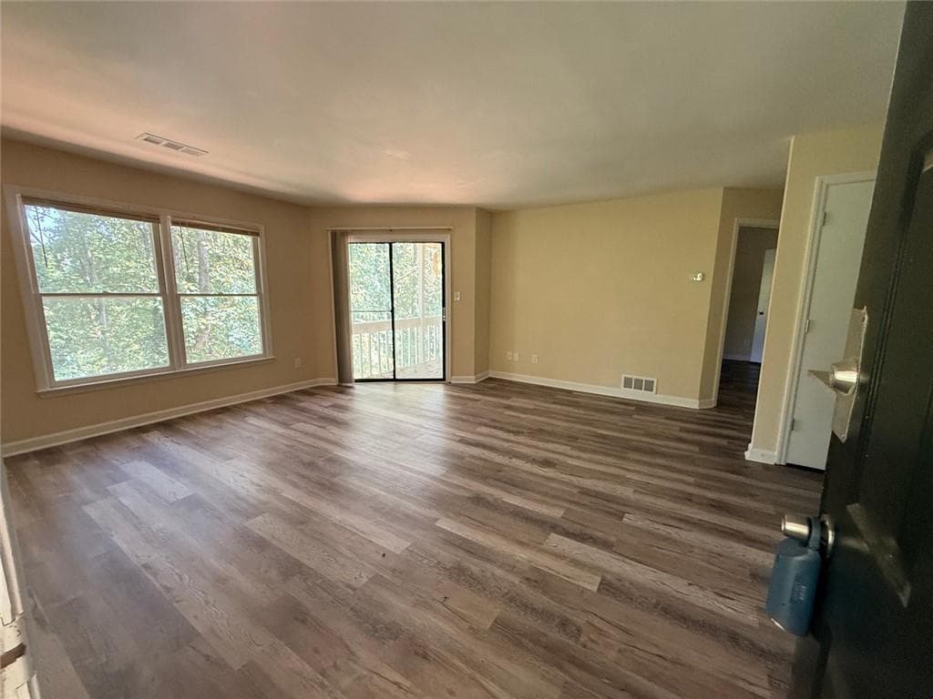 1 bedroom, 1 bathroom, 800 sq ft apartment for rent at 1580 Oakpointe Drive H, Marietta, GA 30008 for $1,250 a month — photo 1 of 14