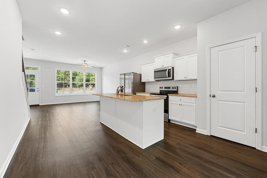 2 bedroom, 3 bathroom, 1,296 sq ft townhouse for rent at 485 Collins Industrial Way, Lawrenceville, GA 30043 for $1,800 a month — photo 10
