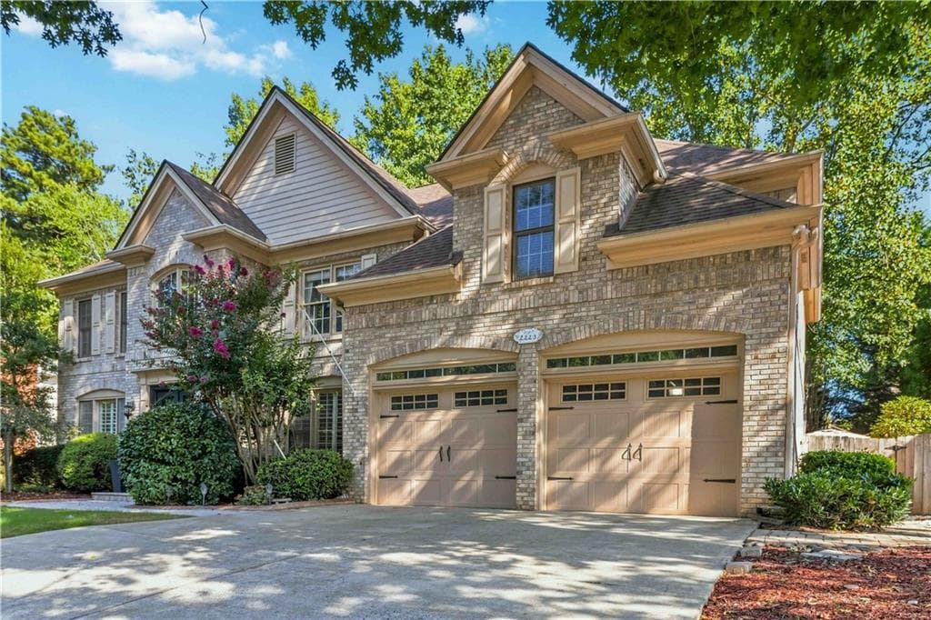5 bedroom, 4 bathroom, 3,430 sq ft single family residence under contract at 2223 Austin Lake Drive, Smyrna, GA 30082 — photo 2