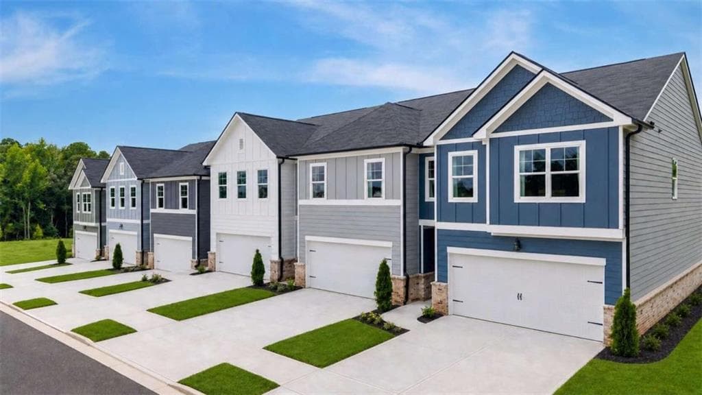 3 bedroom, 3 bathroom, 1,736 sq ft townhouse for sale at 349 Yukon Drive 54, Conyers, GA 30094