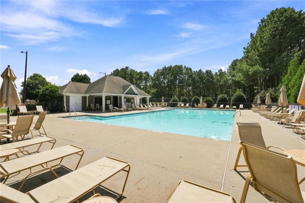4 bedroom, 3 bathroom, 3,560 sq ft single family residence for sale at 926 Mill Creek Avenue, Canton, GA 30115 — photo 4