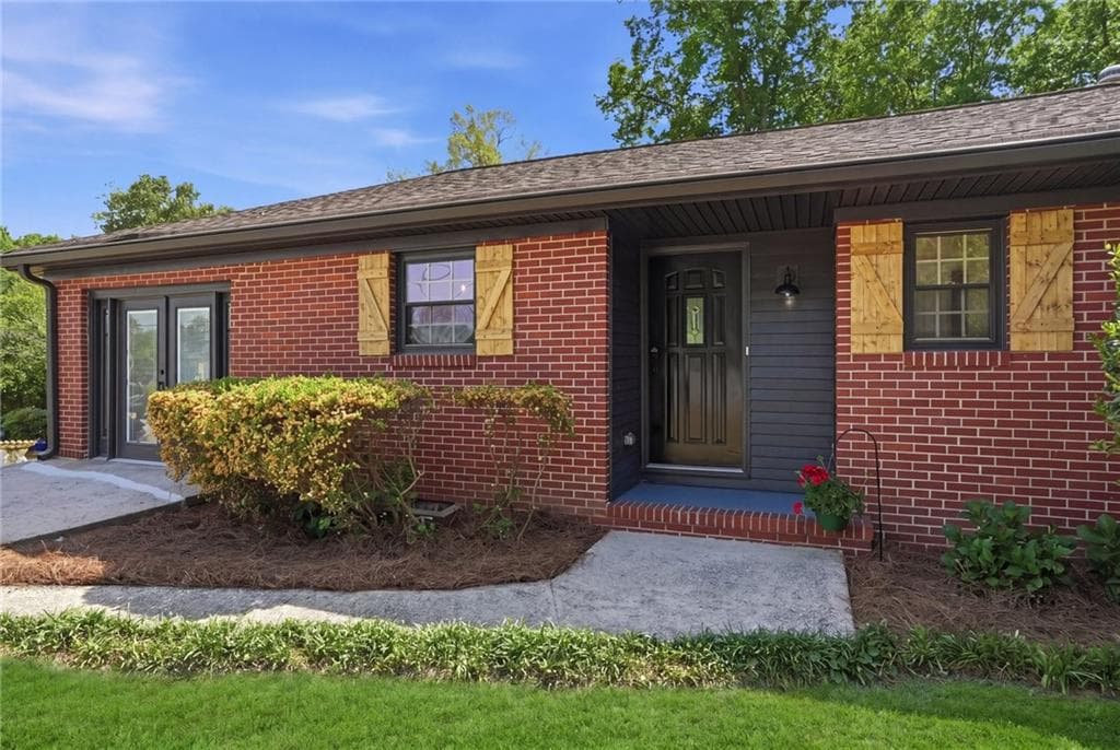 4 bedroom, 2 bathroom, 1,351 sq ft single family residence for sale at 2880 Sherwood Road, Smyrna, GA 30082 — photo 1 of 26