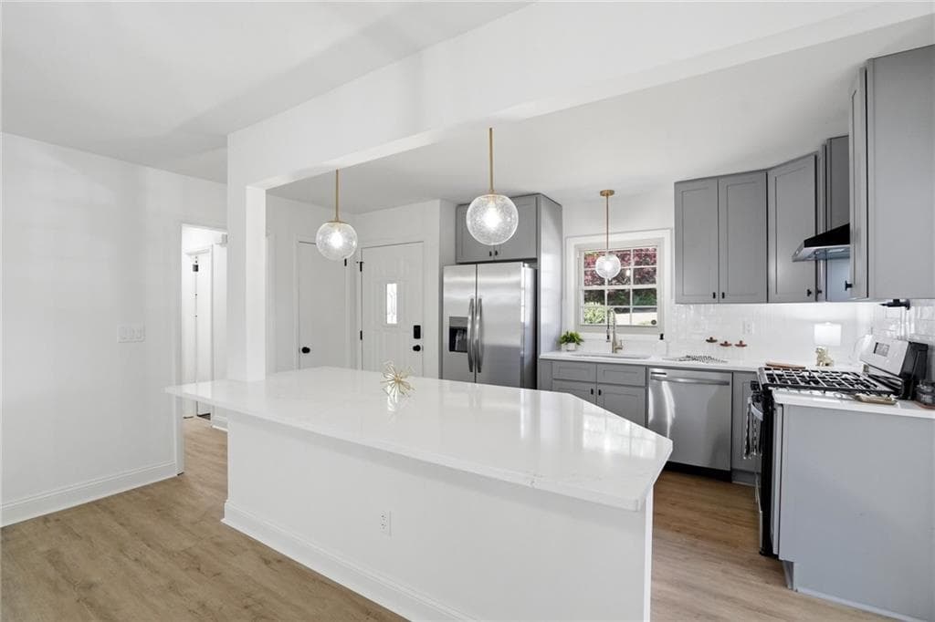4 bedroom, 2 bathroom, 1,351 sq ft single family residence for sale at 2880 Sherwood Road, Smyrna, GA 30082 — photo 4