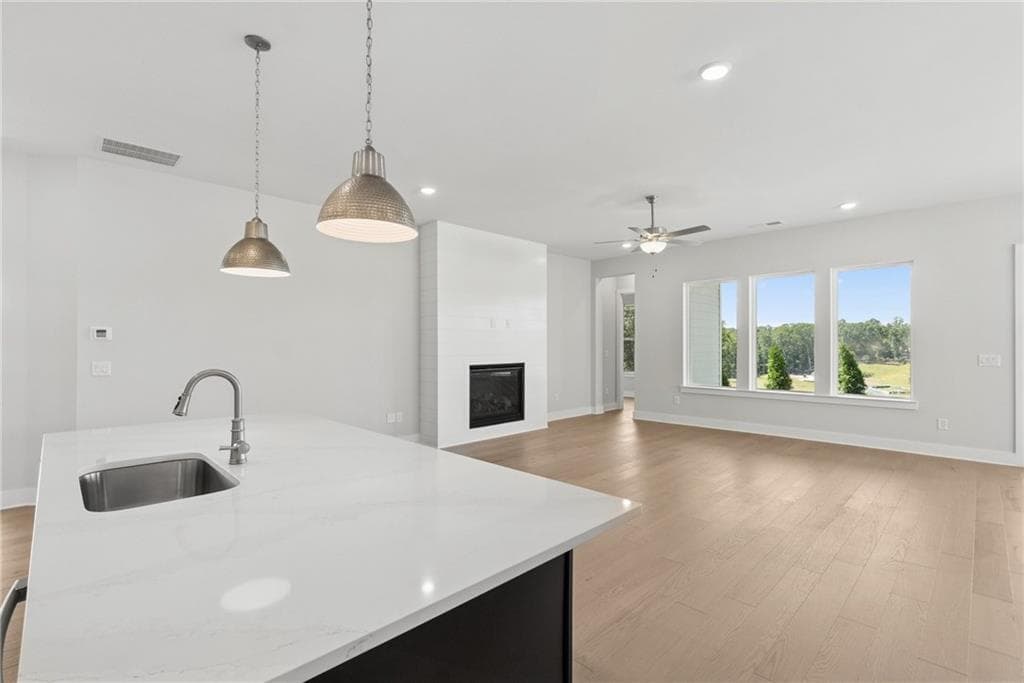 3 bedroom, 3 bathroom, 2,436 sq ft single family residence for sale at 1395 Autumn Lake Drive, Gainesville, GA 30504 — photo 4