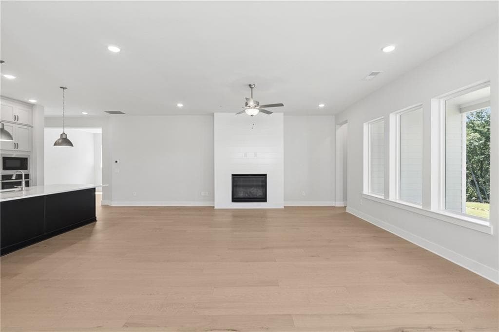 3 bedroom, 3 bathroom, 2,436 sq ft single family residence for sale at 1395 Autumn Lake Drive, Gainesville, GA 30504 — photo 5
