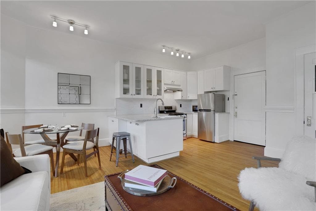 1 bedroom, 1 bathroom, 600 sq ft condominium for sale at 1350 N Morningside Drive 13, Atlanta, GA 30306 — photo 2