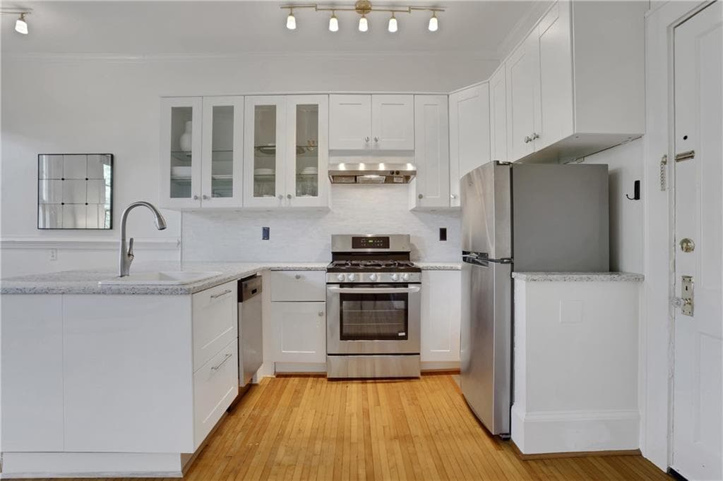 1 bedroom, 1 bathroom, 600 sq ft condominium for sale at 1350 N Morningside Drive 13, Atlanta, GA 30306 — photo 3