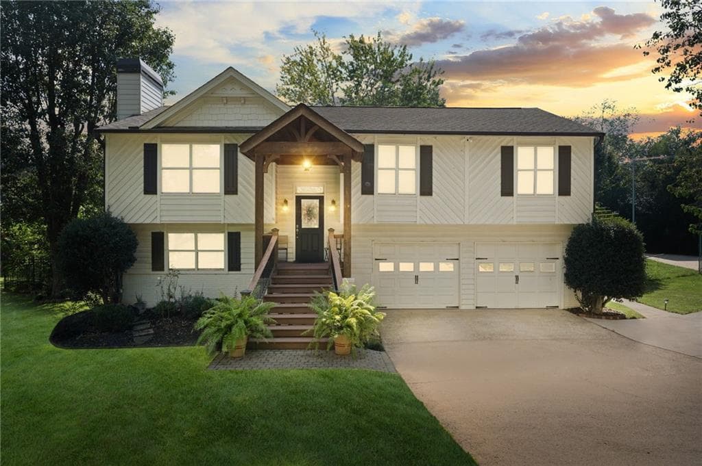6 bedroom, 4 bathroom, 2,200 sq ft single family residence under contract at 2555 Morgan Lake Drive, Marietta, GA 30066