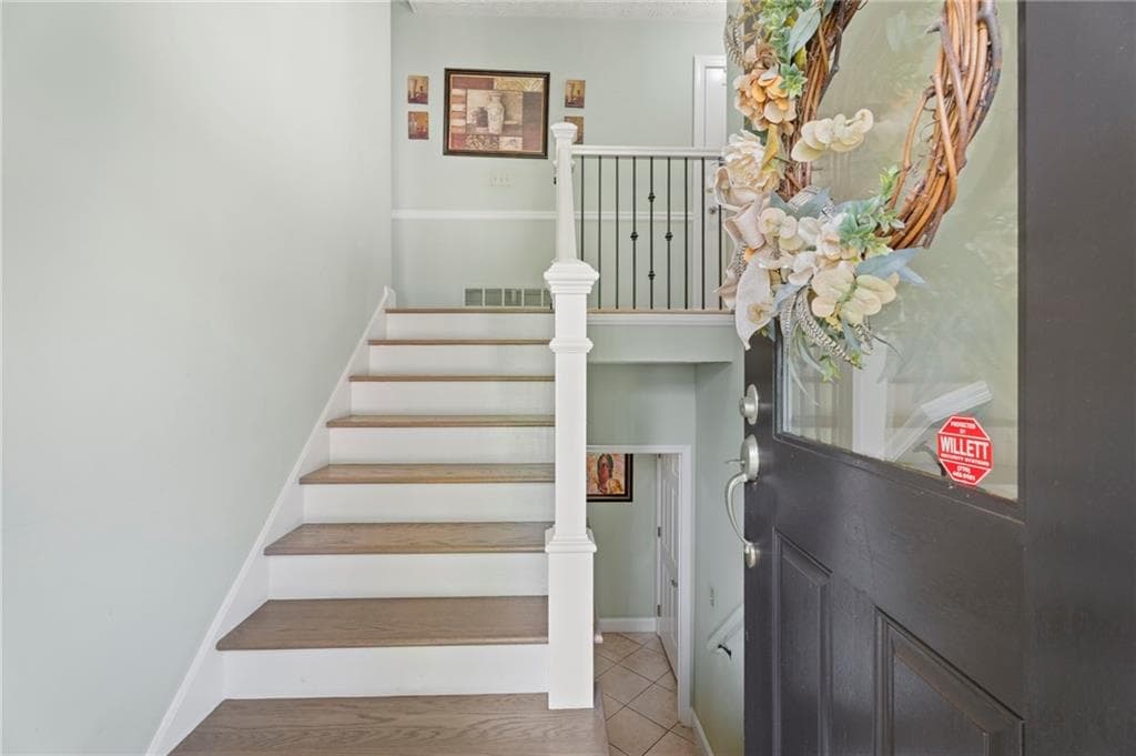 6 bedroom, 4 bathroom, 2,200 sq ft single family residence under contract at 2555 Morgan Lake Drive, Marietta, GA 30066 — photo 7