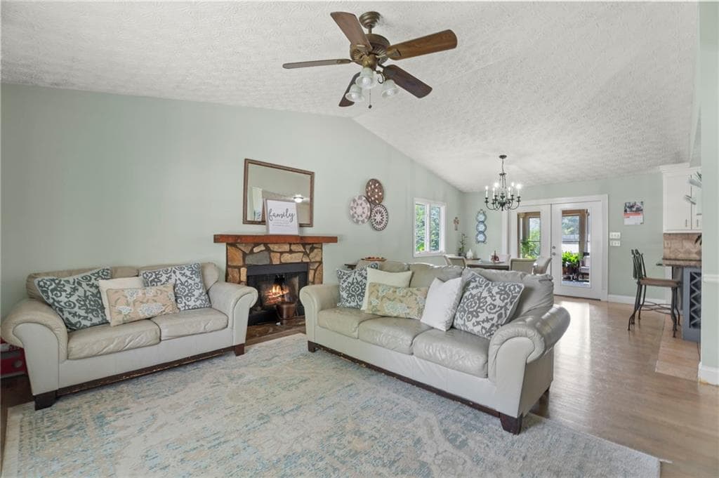 6 bedroom, 4 bathroom, 2,200 sq ft single family residence under contract at 2555 Morgan Lake Drive, Marietta, GA 30066 — photo 2