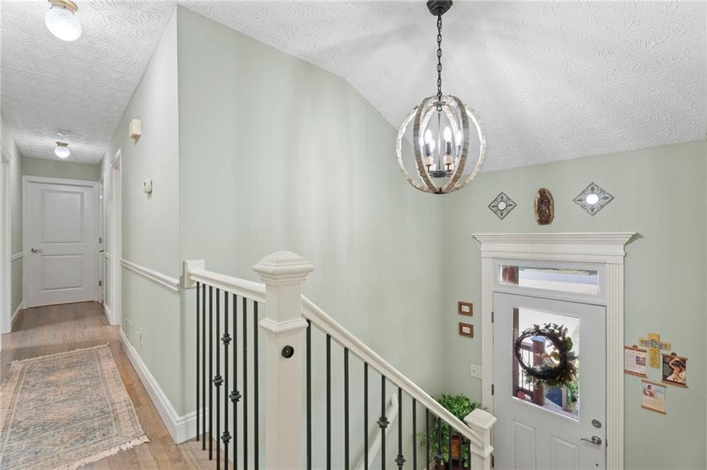 6 bedroom, 4 bathroom, 2,200 sq ft single family residence under contract at 2555 Morgan Lake Drive, Marietta, GA 30066 — photo 9