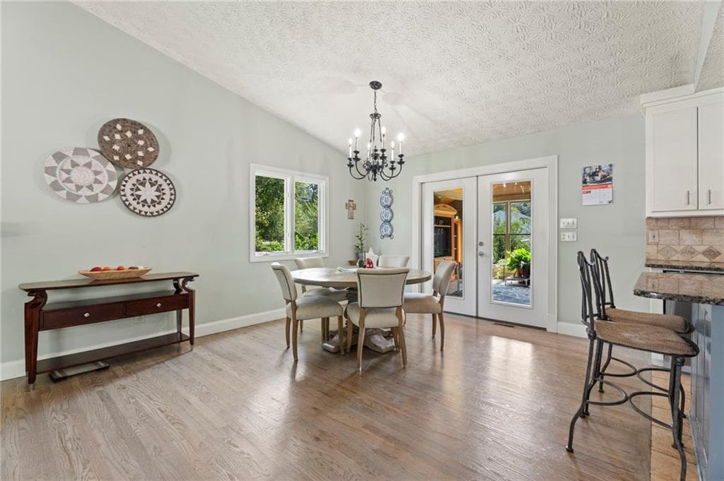 6 bedroom, 4 bathroom, 2,200 sq ft single family residence under contract at 2555 Morgan Lake Drive, Marietta, GA 30066 — photo 10