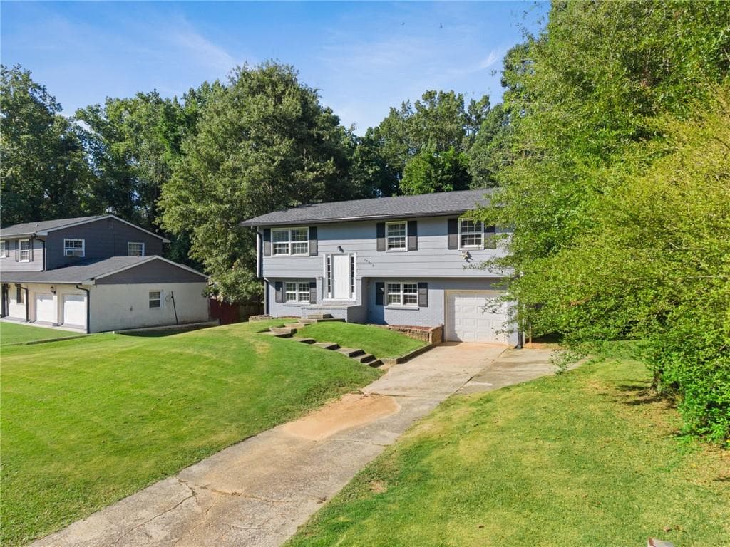 5 bedroom, 3 bathroom, 1,608 sq ft single family residence for sale at 10555 Thrasher Road, Jonesboro, GA 30238 — photo 4