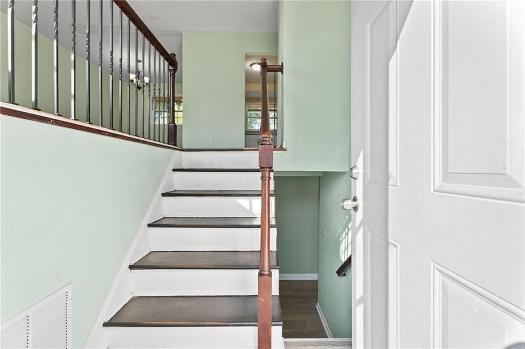5 bedroom, 3 bathroom, 1,608 sq ft single family residence for sale at 10555 Thrasher Road, Jonesboro, GA 30238 — photo 5