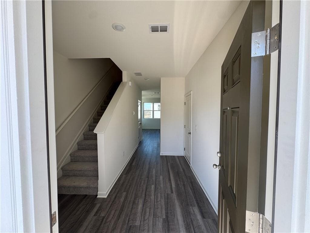 3 bedroom, 3 bathroom, 1,421 sq ft townhouse for sale at 240 Gillis Way, Villa Rica, GA 30180 — photo 2