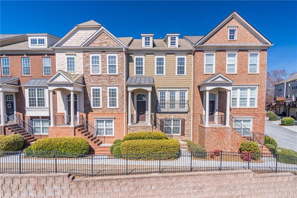 3 bedroom, 4 bathroom, 1,848 sq ft townhouse for sale at 2150 Wylmoor Way, Smyrna, GA 30080 — photo 2
